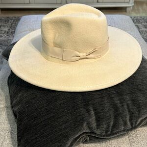 BOUTIQUE STYLE WIDE BRIMMED HAT COTTON